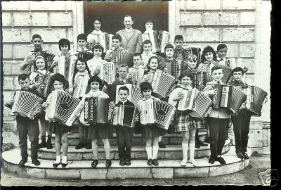 Children's Accordion Band--squeezyboy. blogs.com/squeezytune/2006/04 March 2006